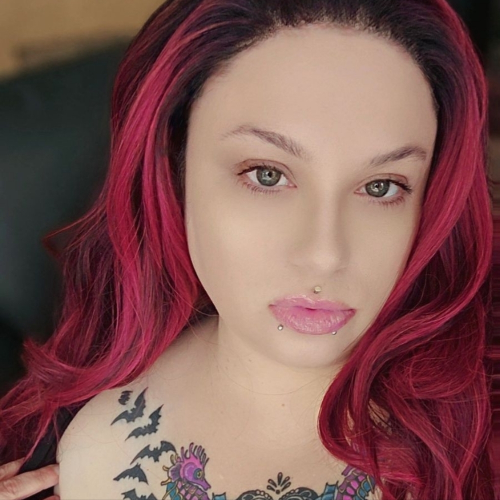 Meet your Posher, Adrienne